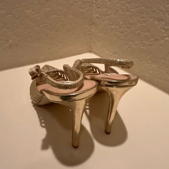 Steve Madden Size 10 Carleigh Strappy Rhinestone Embellished Pump Heel Gold - Picture 3 of 8